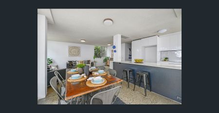 Beautifully Furnished Burleigh Beachfront Unit with Ocean Views - Photo 4