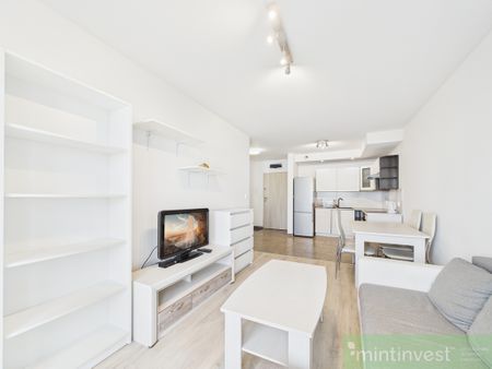 Dwa pokoje z garażem na strzeżonym osiedlu - Zdjęcie 3