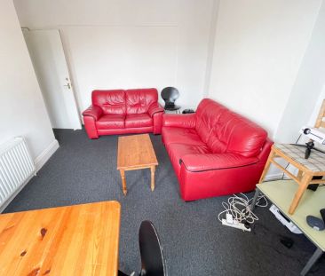 To Rent Holdenhurst Road, Lansdowne, Bournemouth, BH8 £2,500 pcm Te... - Photo 1