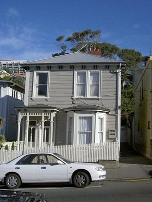 Sunny 2 bedroom Flat on The Terrace with Balcony! - Photo 1