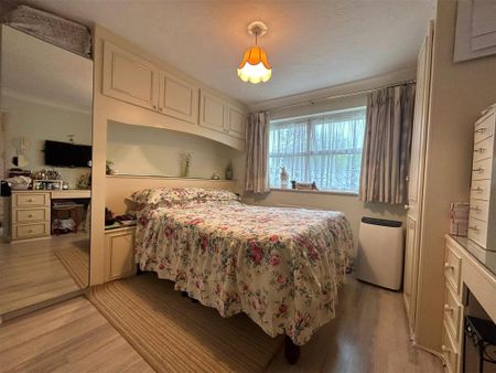 5 bedroom detached house to rent - Photo 3