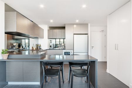 Luxuriously Appointed One Bedroom Haven - Unfurnished - Photo 4