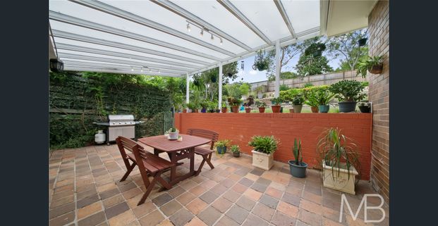 FAMILY RETREAT WITH EASY-CARE GARDENS & ALFRESCO OASIS - Photo 1
