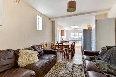 6 bedroom house to rent - Photo 2