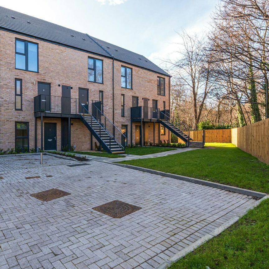 Flat to rent on - Photo 1