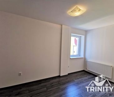 Na prenájom 2-izbový byt s balkónom v centre mesta Nové Zámky - Photo 1