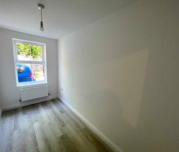 2 bedroom ground floor flat to rent - Photo 2