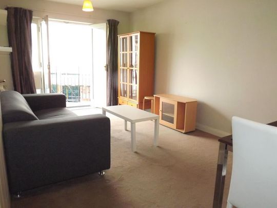 Spacious one bedroom flat with secured parking | To Let | Balcony | Separate kitchen | Webber Street | Southwark | SE1 - Photo 1