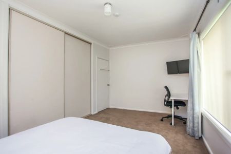 SHARE HOUSE - Great for Students or FIFO workers - Fully Furnished - Photo 3