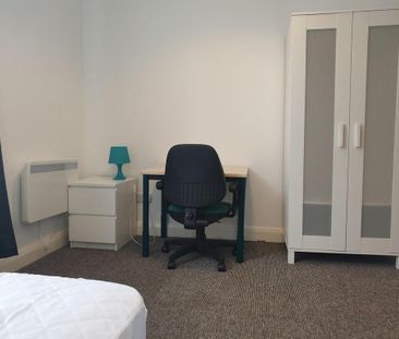 4 bedroom flat to rent - Photo 5