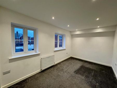 3 bedroom semi-detached bungalow to rent - Photo 3