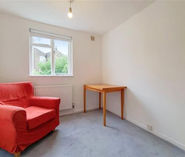 2 bedroom maisonette to rent - Photo 2