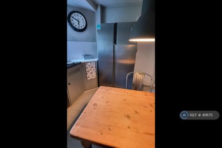 3 bedroom flat to rent - Photo 5