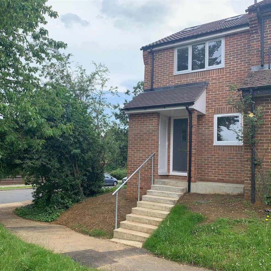 3 bedroom end of terrace house to rent - Photo 1