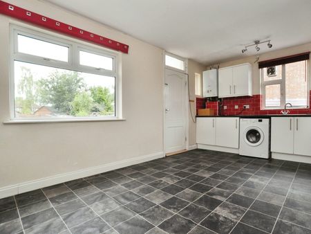 Semi-detached house to rent on - Photo 2