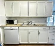 Bright 2-Bedroom Main Floor in Sunnyside – Prime Inner-City Location - Photo 6