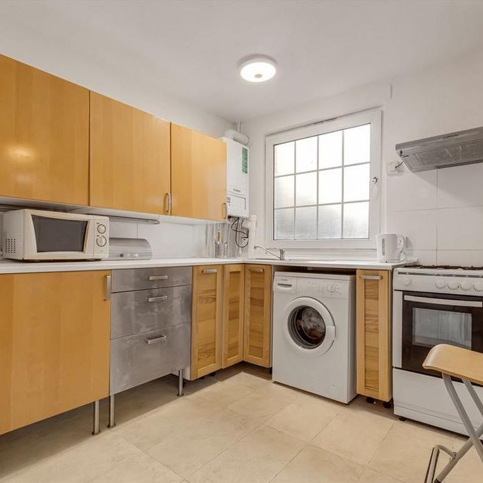 3 bedroom flat to rent - Photo 1