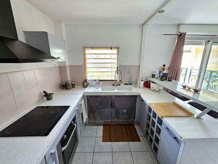 Location Appartement 3 pièces 57m² BRAS PANON 97412 - Photo 4