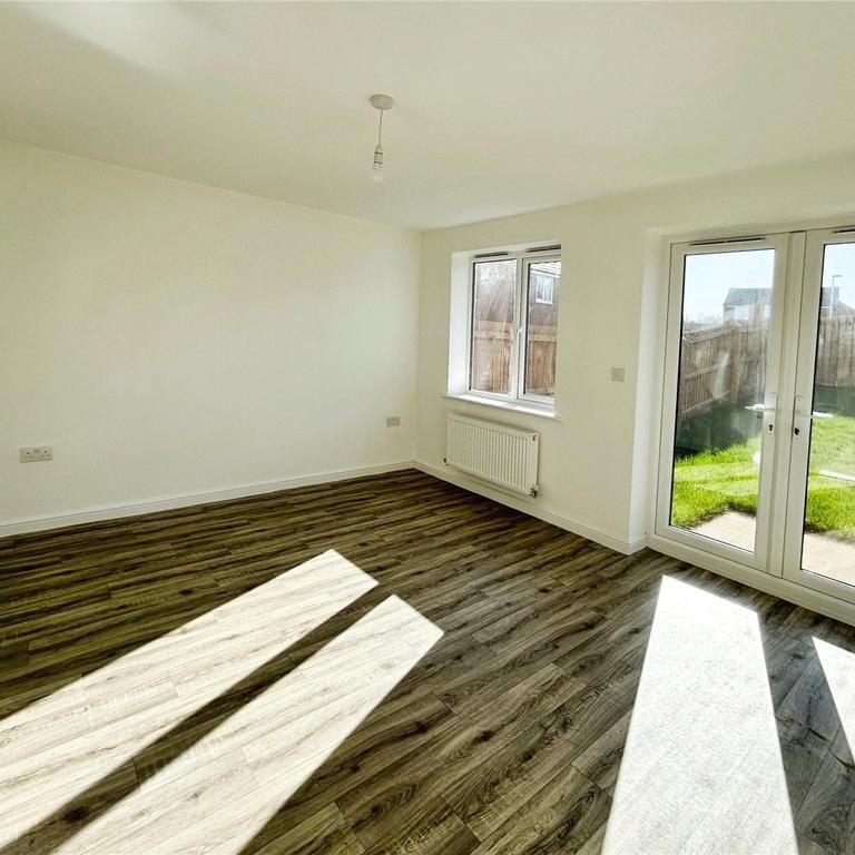 3 bedroom semi-detached house to rent - Photo 1