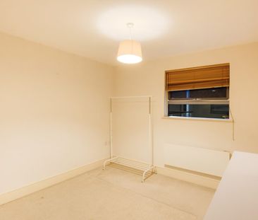 1 Bed Flat - Photo 4