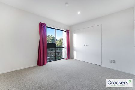 Two large bedroom townhouse style unit comes with two carparks - Photo 3