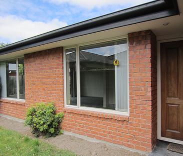 Rear Sunny 3 bedroom Townhouse - Photo 4