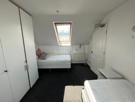 5 bedroom detached house to rent - Photo 3