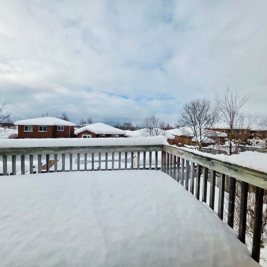 For Lease - 12 Revelstoke Court Unit# Upper, Barrie, Ontario - Photo 1