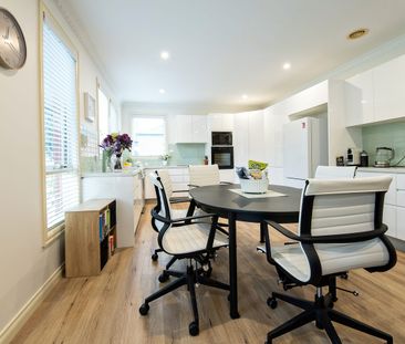 Live a Glorious Lifestyle - Fully Furnished - Photo 4