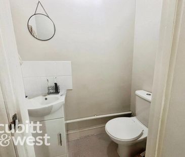 1 bedroom in a house share to rent - Photo 6