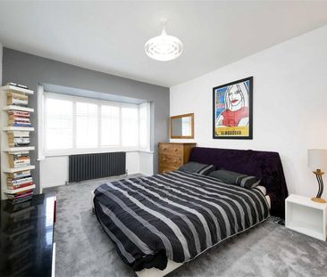 Cambridge Crescent, Teddington, TW11 - Photo 2