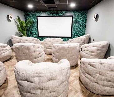 Deluxe Studios - Photo 2