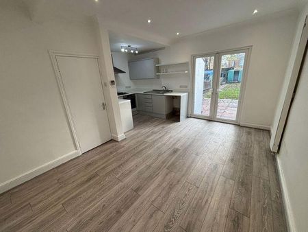 3 bedroom terraced house to rent - Photo 2