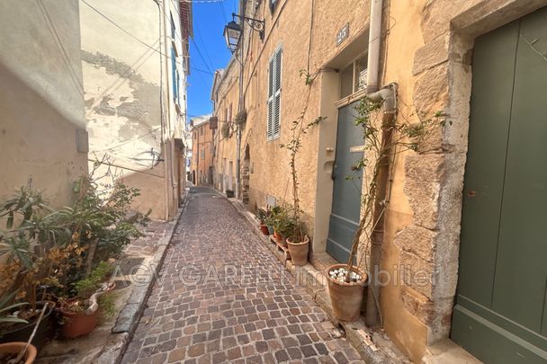 Location Appartement 1 pièce 26m² HYERES 83400 - Photo 1