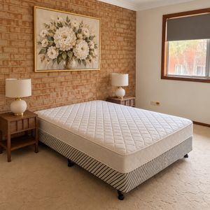 Quality furnished 2 bedroom with bills included in prime location. - Photo 2