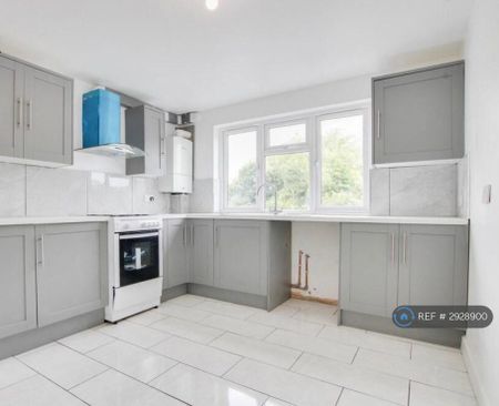 3 bedroom maisonette to rent - Photo 4