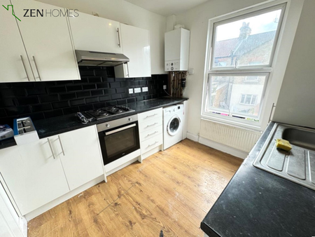 3 bedroom flat to rent - Photo 5