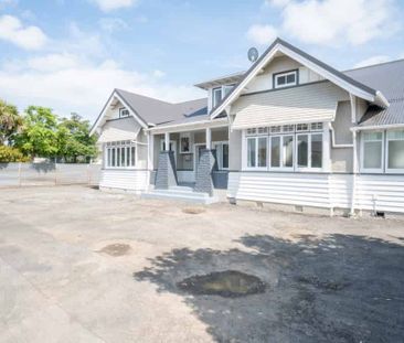 One bedroom, fantastic location! - Photo 5