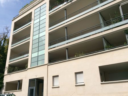 Appartement 4 pièces 93m2 MARSEILLE 8EME 1 850 euros - Photo 2