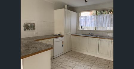 Spacious 4-Bedroom Family Home in Prime Berwick Location - Photo 3