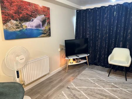 Cundy Road, London - Photo 3