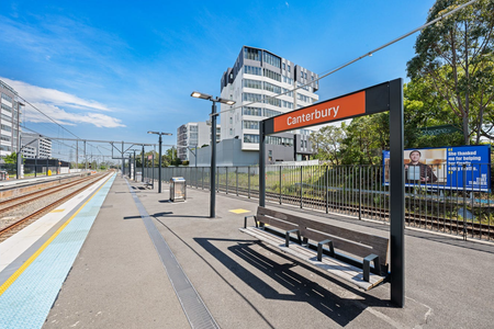 North Facing Rear 3 bedroom apartment Apartment - Photo 3