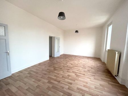 Location Appartement 4 pièces 80m² RIORGES 42153 - Photo 2