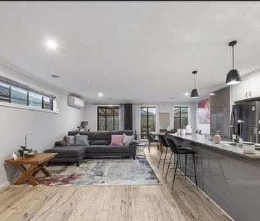 45 Clairwood Avenue, Pakenham VIC 3810 - House For Rent | Domain - Photo 3