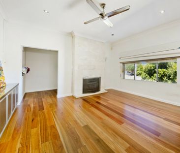 SHORT TERM LEASE AVAILABLE - LARGE HOME, FULL BLOCK!! - Photo 1