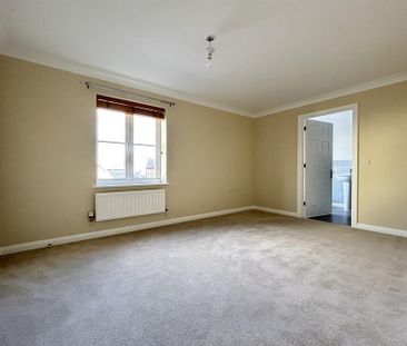 4 bedroom detached house to rent - Photo 3