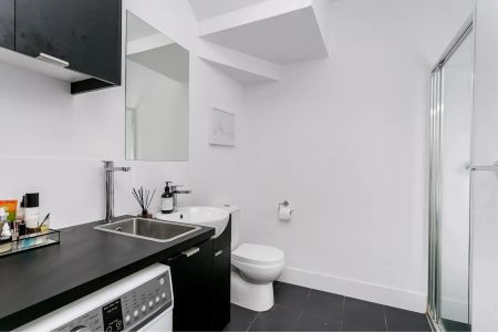 Immaculate 2-Bedroom Townhouse/Loft – Low-Maintenance Luxury in the Heart of Lightsview - Photo 3