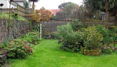 Contemporary, private central city living - Photo 5