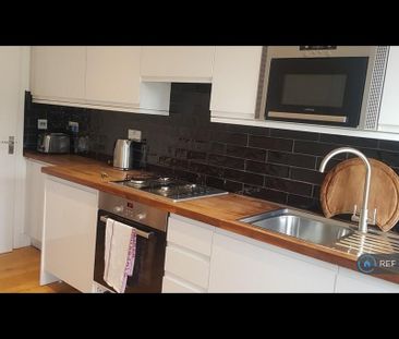 1 bedroom in a flat share to rent - Photo 6