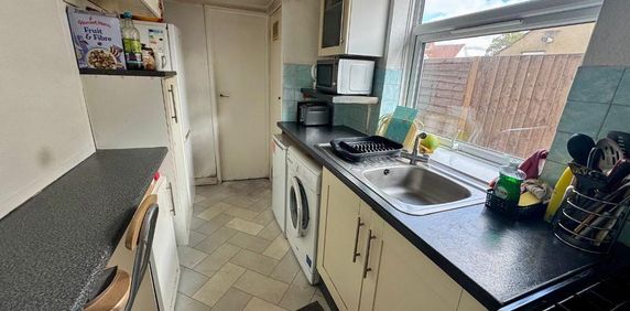 House share to rent - Photo 2